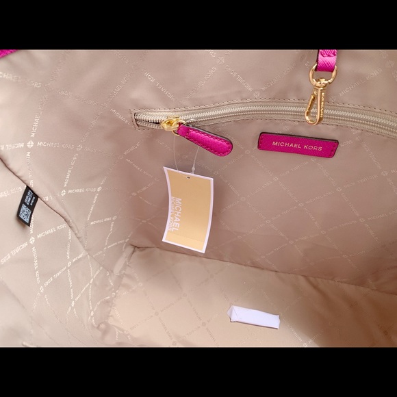 🎁💕Gaby’sBags-Michael Kors Carryall Tote Pink - Picture 7 of 7
